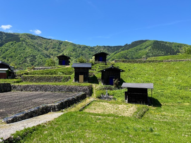 棚田と板倉の風景　宮川町種蔵